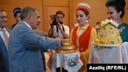 Үзбәкстан татарлары Рөстәм Миңнехановны каршы ала
