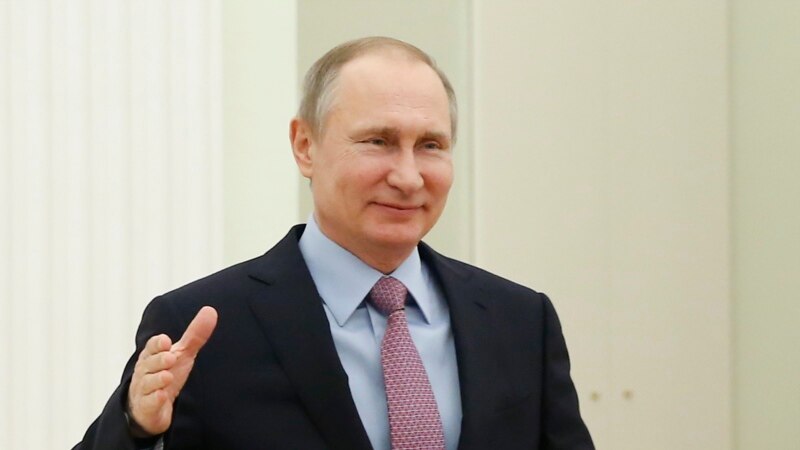 Опрос социологов: Путин не смог бы выиграть выборы в первом туре