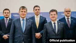 Во Братислава, министерот за надворешни работи Никола Димитров учествуваше на Министерски состанок на земјите од Вишеградската група и земјите од Западен Балкан.