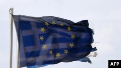 Flamuri i Greqisë dhe i BE-së. 