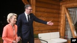 Predsednik Srbije Aleksandar Vučić dočekuje predsednicu Evropske komisije Ursulu fon der Lajen u Beogradu, Srbija, 29. septembra 2021.