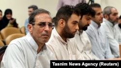 وحید مظلومین، نفر اول از چپ