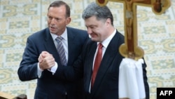 Украин президенти Порошенко жана Австралиянын премьер-министри Тони Эбботт.