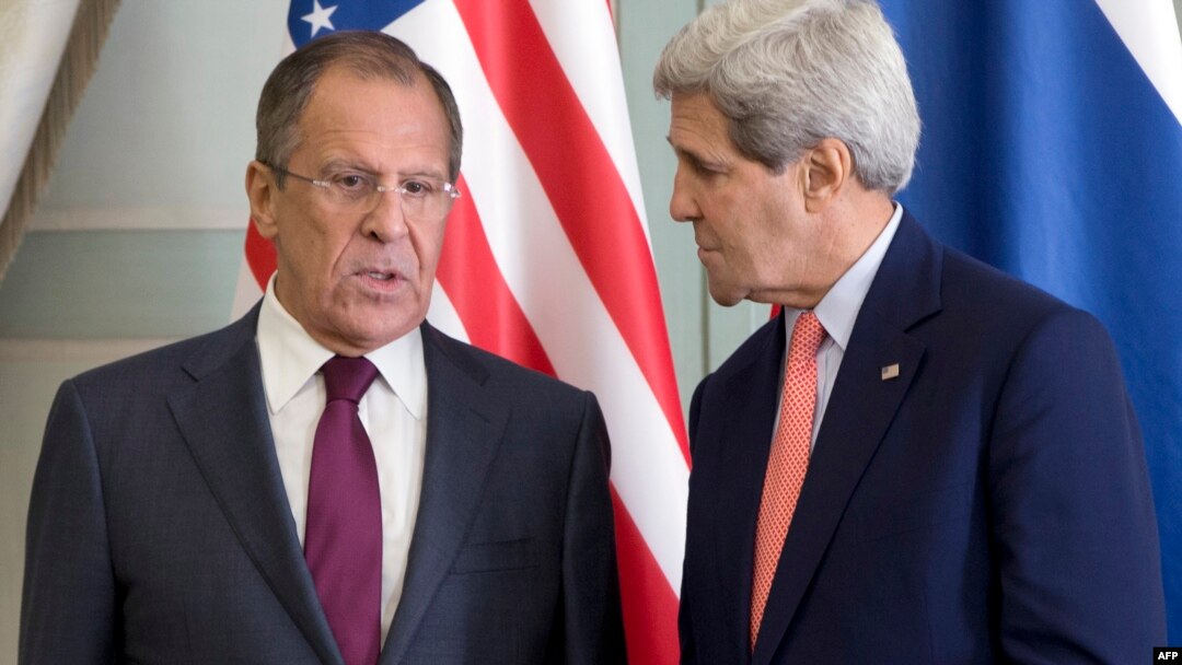 U.S. Secretary of State John Kerry (right) and Russian Foreign Minister Sergei Lavrov held talks in Paris on October 14 that included discussion of Islamic State.