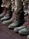 A Junarmija nevű orosz militarista ifjúsági szervezet kadétjai egy ünnepségen a Moszkva-környéki Isztra egyik iskolájában 2025. január 24-én