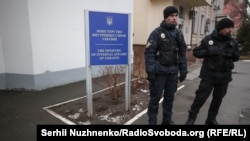 Таку відповідь МВС надало на запит Радіо Свобода про офіційну позицію міністерства щодо заклику Європарламенту заборонити діяльність сайту «Миротворець»