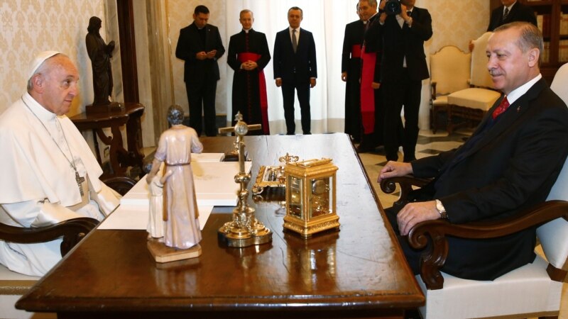 Papa Francisc l-a primit pe președintele turc Recep Tayyip Erdogan la Vatican