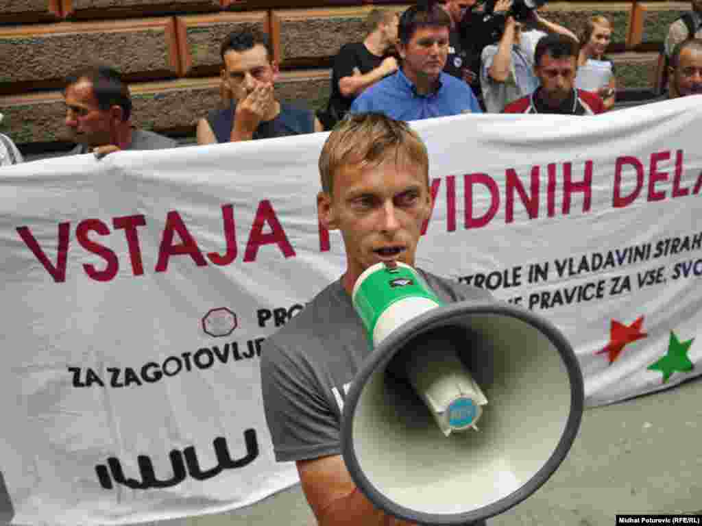 FOTO: Midhat Poturović - Ispred Ministarstva vanjskih poslova
