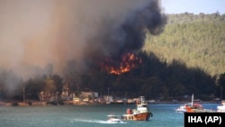 Масштабні пожежі на південному узбережжі Туреччини (фотагалерея)