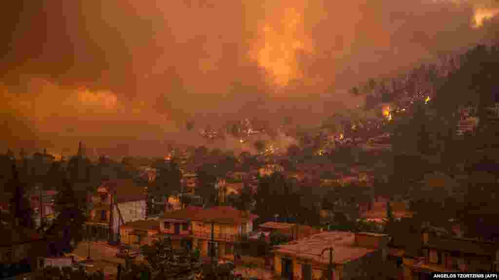 Görögország második legnagyobb szigetén, Evián okozta eddig a legsúlyosabb károkat a tűz.
