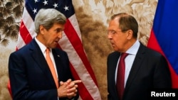 Держсекретар США Джон Керрі (л) та міністр закордонних справ Росії Сергій Лавров у Відні, 16 травня 2016 року