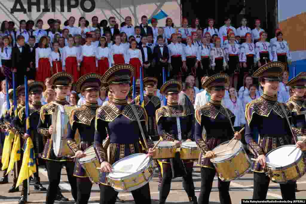 &laquo;Битва&raquo; хорів і перформанс барабанщиць