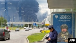Після влучення українського дрона горить НПЗ у Капотні. Москва, Росія. 18 червня 2026 року
