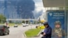 Дым поднимается над нефтеперерабатывающим заводом. Москва 18 июня 2026 года