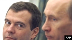 Dmitri Medvedev i Vladimir Putin