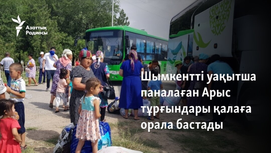 Кең жамбастары бар жетілген жалаңаш әйелдер