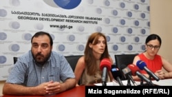 На сегодняшней пресс-конференции руководитель института Теона Акубардия заявила, что их счета в «Прогресс банке» арестовали безо всяких разъяснений