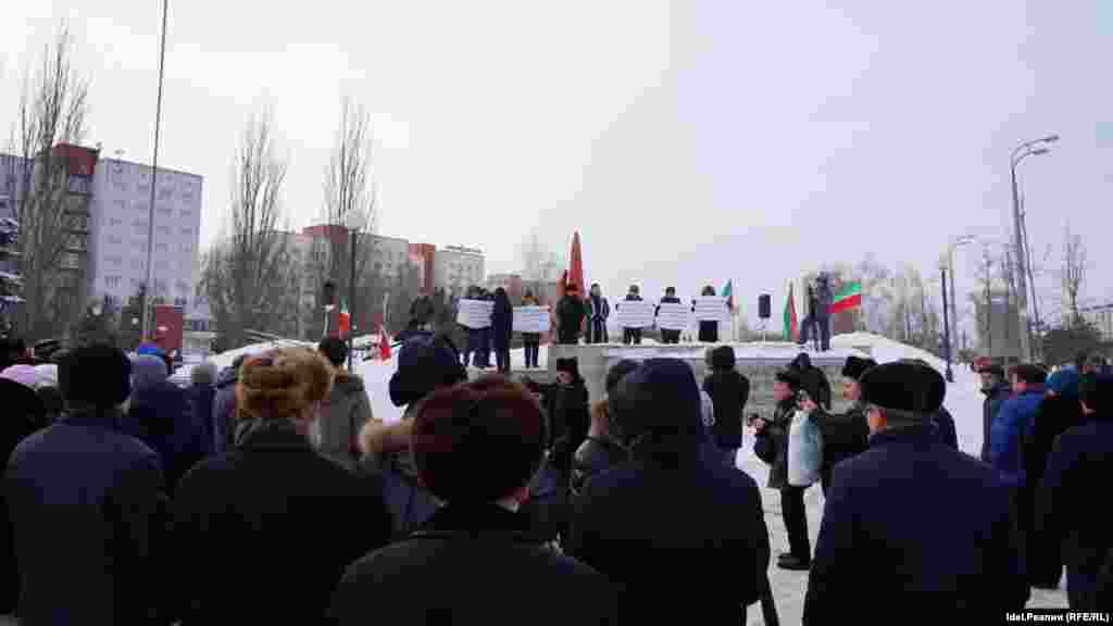 Татар тілін қолдау жиынына келгендердің бір тобы.&nbsp;