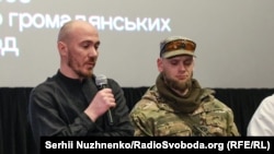 Мар'ян Кушнір (ліворуч) під час презентації документального фільму «Поверніть мені ім’я», Київ, лютий 2026 року