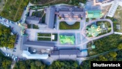 Покровський Голосіївський чоловічий монастир у Києві, який нині використовує УПЦ (Московського патріархату)