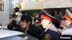 Armenia -- Police arrest an opposition activist in Yerevan, 9Nov2010.