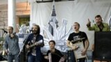 Группа "Аркадий Коц" на концерте в поддежку политзаключенных