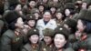 کیم جونگ اون، رهبر کره شمالی، در میان نظامیان این کشور.