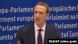 Facebook басшысы Марк Цукерберг Еуропарламент депутаттары алдын сөйлеп тұр. 22 мамыр 2018 жыл, Брюссель