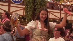 په جرمني کې د بیرو له بیروباره ډکه مېله وشوه په جرمني کې د بیرو له بیروباره ډکه مېله وشوه