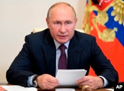 Vladimir Putin apare indirect în Dosarele Panama. Svetlana Krivonoghik, femeia care se pare că a avut o relație îndelungată cu Vladimir Putin, a cumpărat în 2003, un apartament cu vedere la Mediterana, la Monte Carlo, atunci în valoare de peste 4 milioane de dolari.