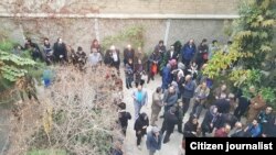 شرکتکنندگان در مراسم یادبود بیستمین سالگرد قتل فروهرها در فخرآباد تهران