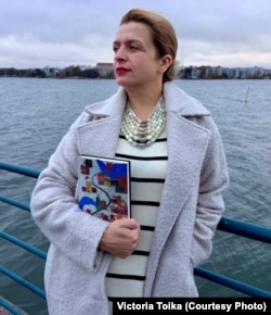 Наталія Терамае зі своєю книжкою «Іммігрантка»