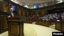 Armenia - Prime Minister Nikol Pashinian presents his government's program to the parliament, Yerevan, February 13, 2019.