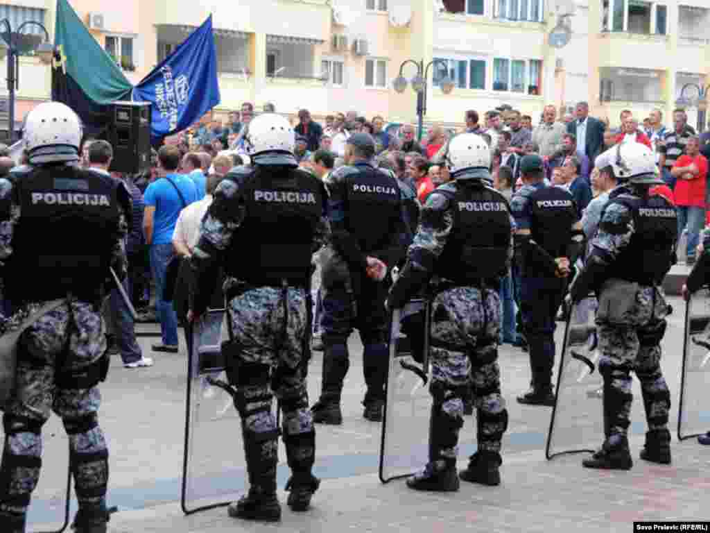 Crna Gora - Protesti radnika nikšićke željezare, 04.10.2010. 