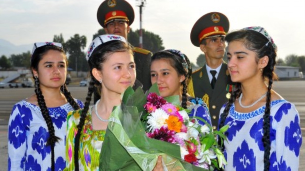 Таджикский молодежный. Молодежь Таджикистана. Таджичка подросток. Таджикские девушки. Таджикистан ученицы.