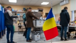 Cetățeni români, votând la Chișinău, la parlamentarele românești din 2024 
