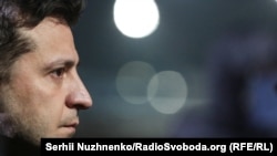 Президент України Володимир Зеленський зустрічає звільнених під час обміну в «Борисполі», Київ, 29 грудня 2019 року