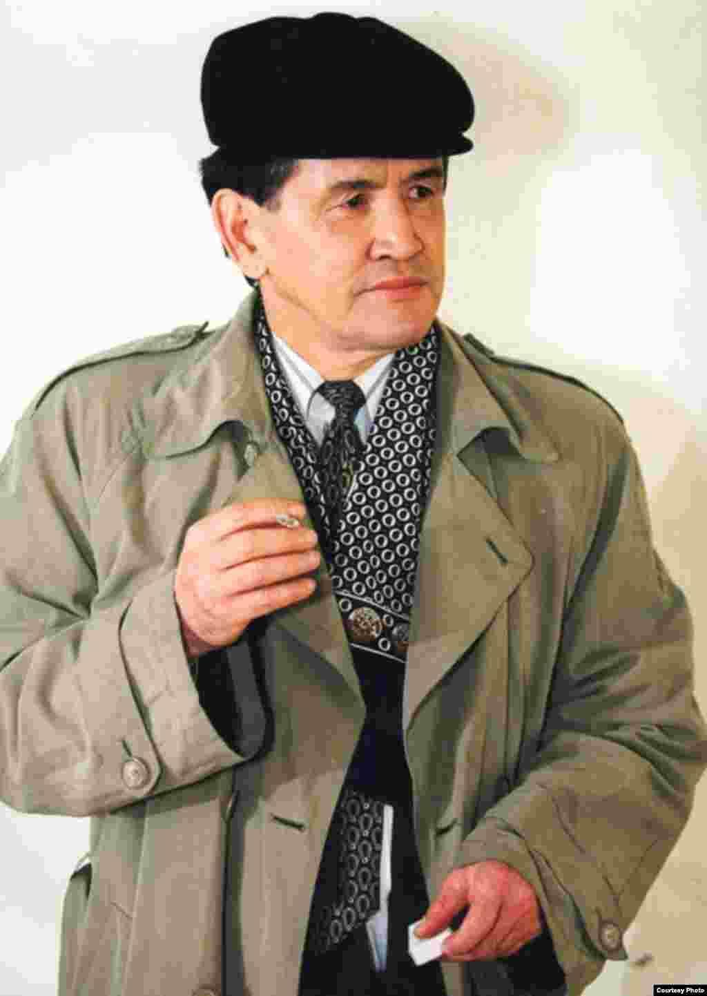 Марат Қабанбай (1948 - 2000 жж.), жазушы, журналист hәm көсемсөз шебері.