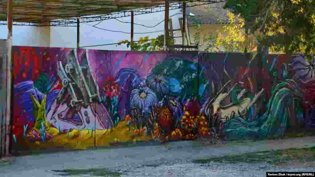 Фантастичні краєвиди і тварі &ndash; досить частий сюжет для графіті. Наприклад, ось малюнок на паркані літнього кафе