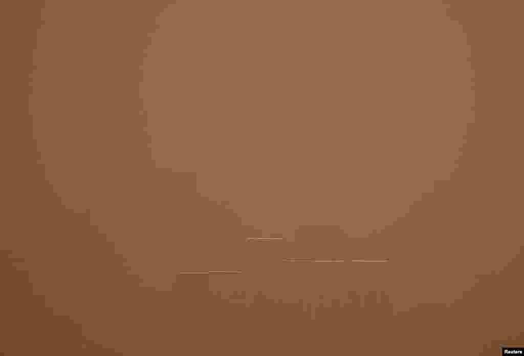 Ndërtesat e larta mezi janë parë si pasojë e ndotjes së ajrit në Katmandu të Nepalit më 3 prill 2025. 