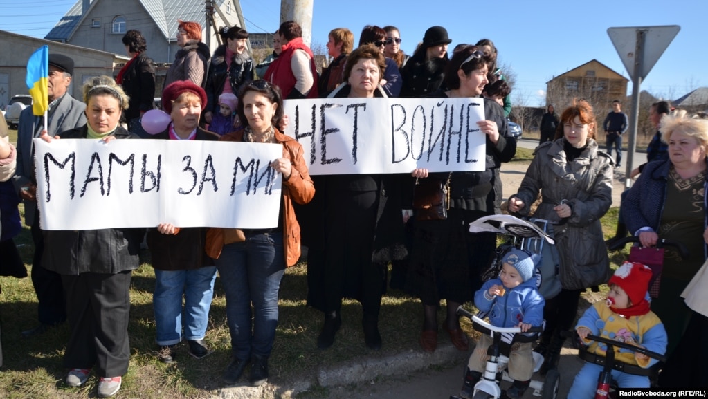 Крымские женщины против российской агрессии ФОТО