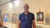 Александър Димитров пред картини от изложбата си в Курово Конаре