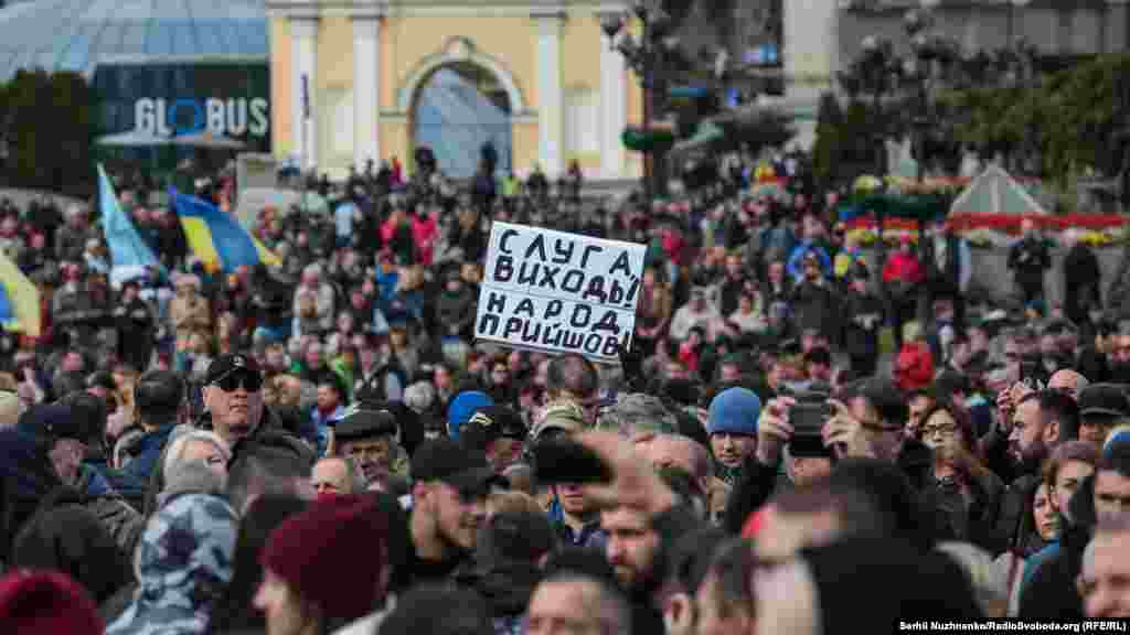 Тристороння контактна група в столиці Білорусі Мінську 1 жовтня узгодила й підписала документ, що розвиває так звану &laquo;формулу Штайнмаєра&raquo;. Документ передбачає запровадження закону про &laquo;особливий статус&raquo; окупованої частини Донбасу після проведення там місцевих виборів, відповідно до законодавства України 