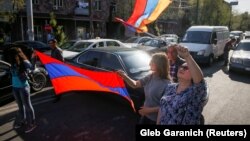 Оппозициянын колдоочулары Еревандын көчөлөрүндө. 2-май, 2018-жыл. 