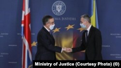 România - Întâlnirea ministrului român al Justiției, Stelian Ion, cu ambasadorul Marii Britanii în România, Andrew Noble