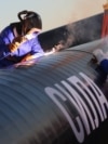 Магістральний газопровід «Сила Сибіру» ввели в експлуатацію у 2019 році. Він транспортує газ із Якутії (Чаяндинське родовище) на далекий Схід і до Китаю. «Сила Сибіру-2» повинен був сполучити газові родовища Ямалу з Китаєм через територію Монголії.