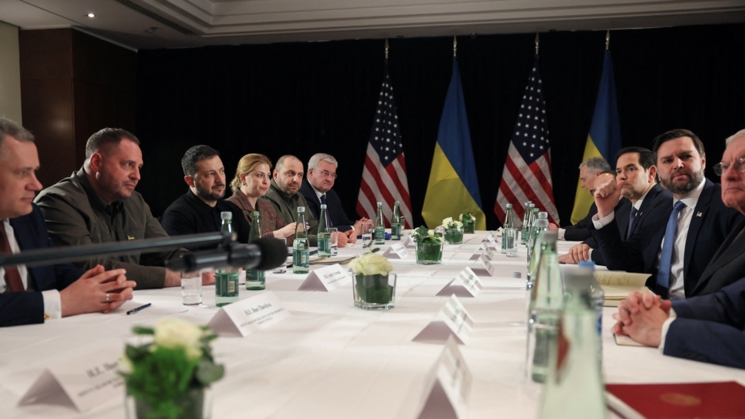 Порно қызметші мен күйеуі ваннада