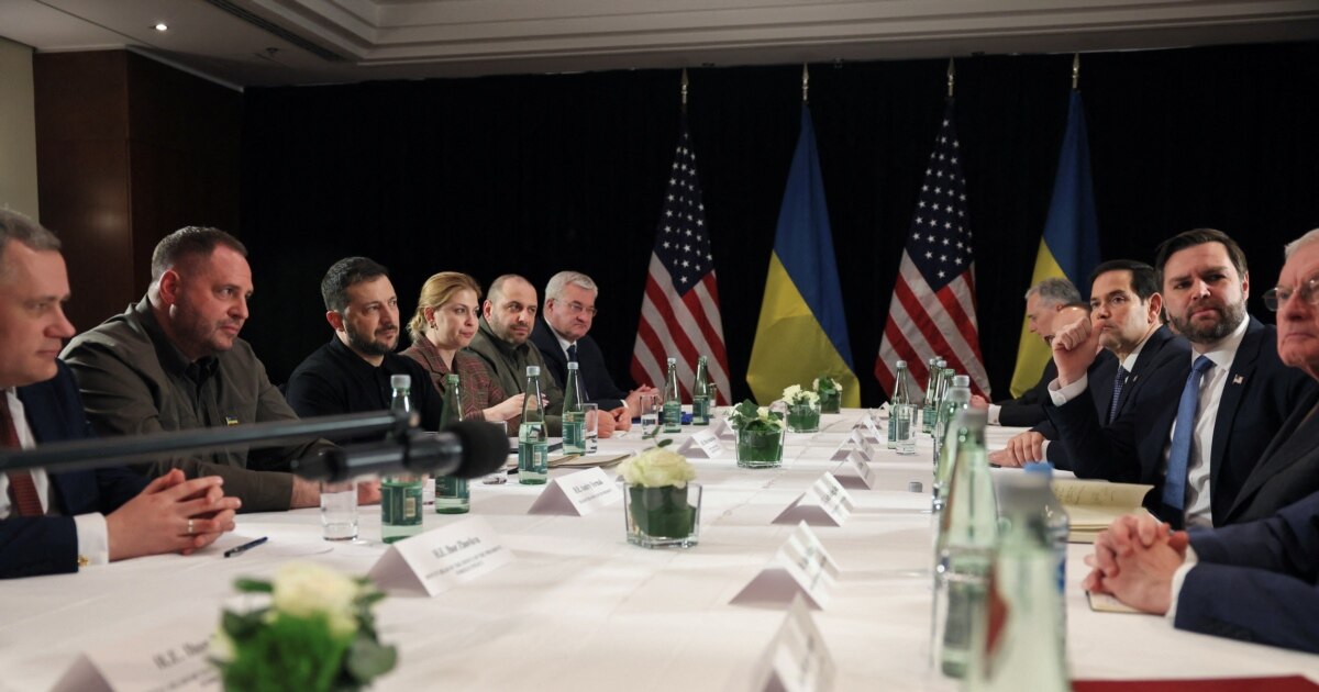 Әйелі корпоративтік кеште барлық әріптестерін кезекпен жұтып қойды.