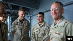 ames Mattis (sağda), 24 noyabr 2001,