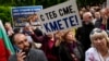 Кадър от демонстрацията в подкрепа на Васил Терзиев пред сградата на Столичната община, 19 май 2025 г.